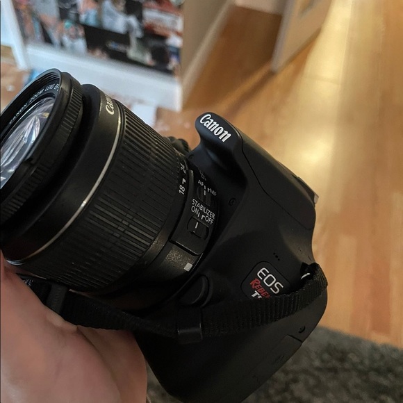 Canon EOS Rebel t5 - Picture 2 of 4